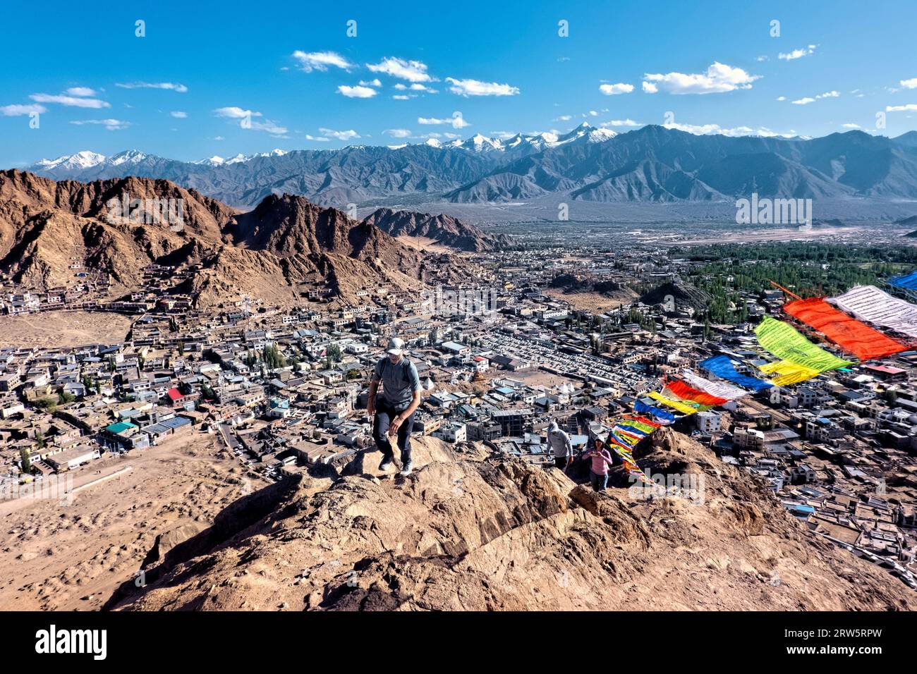 Vista della catena montuosa Stok, Leh e della valle dell'Indo, Leh, Ladakh, India Foto Stock