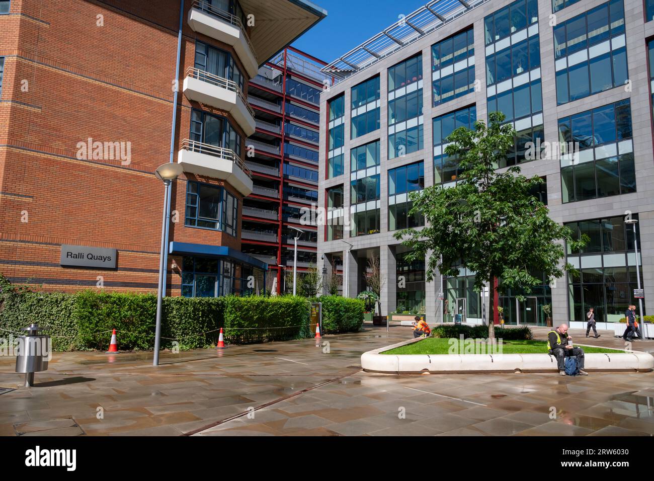 Appartamenti moderni accanto al fiume Irwell a Salford, Greater Manchester, Inghilterra Foto Stock