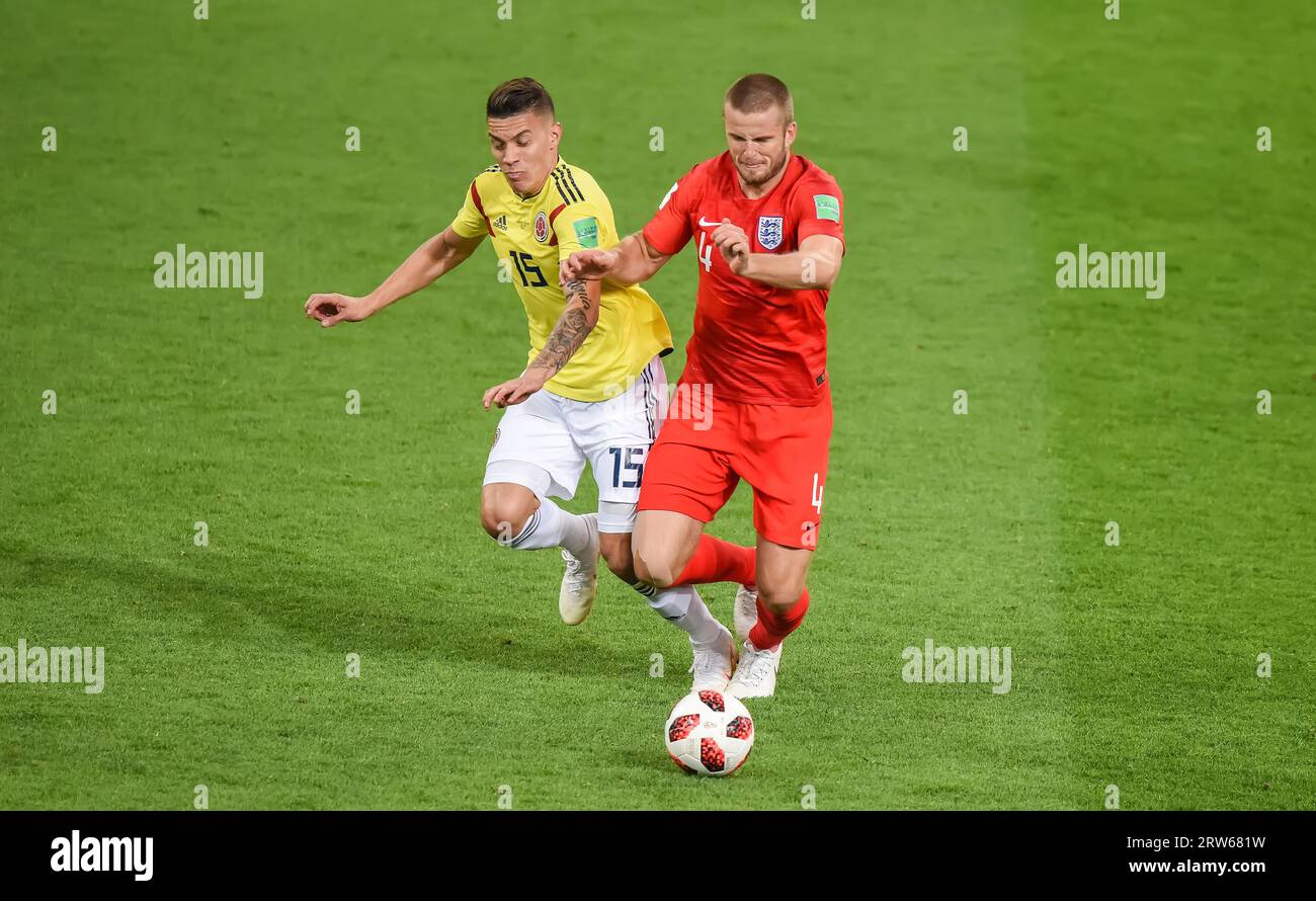 Mosca, Russia – 3 luglio 2018. Il difensore della nazionale inglese Eric Dier e il centrocampista colombiano Mateus Uribe durante il primo round della Coppa del mondo 2018 Foto Stock