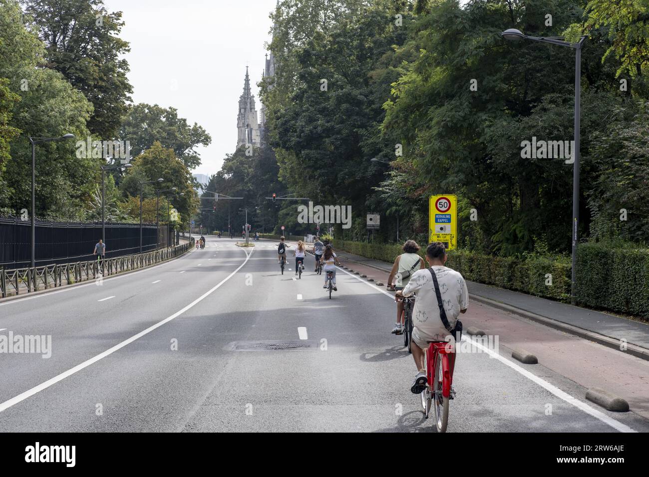 Bruxelles, Belgio. 17 settembre 2023. La figura mostra la domenica senza auto nella regione di Bruxelles, capitale, domenica 17 settembre 2023. In diverse città e città in tutto il Belgio viene organizzata una domenica senza auto o altri mezzi di trasporto motorizzati. BELGA PHOTO HATIM KAGHAT Credit: Belga News Agency/Alamy Live News Foto Stock