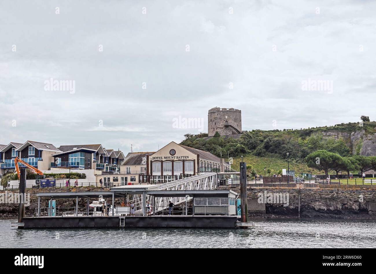 La storica Mount Batten Artillery Tower, Plymouth Sound. Costruito nel periodo medievale per la difesa del porto di Sutton (Plymouth) attraverso il Catt Foto Stock