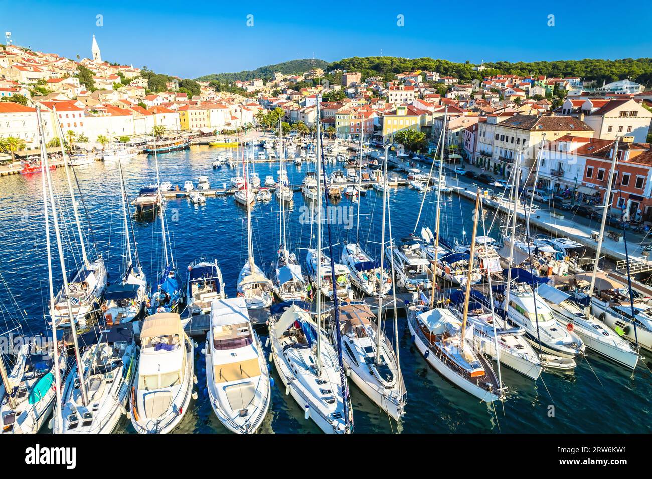 Porto di Lussino vista aerea, arcipelago di Lussino in Croazia Foto Stock