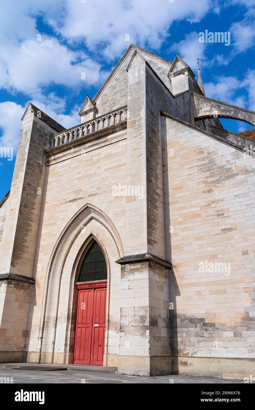 ingresso all'abbazia di saint germain d'auxerre chiesa in stile gotico nel dipartimento di yonne in francia Foto Stock