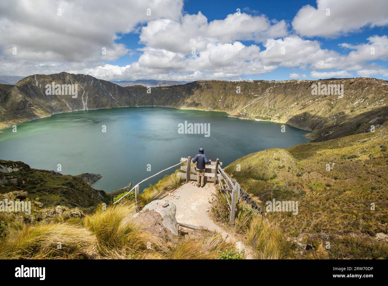 Lago Quilotoa, rotondo e all'interno di un cratere in Ecuador, Sud America Foto Stock