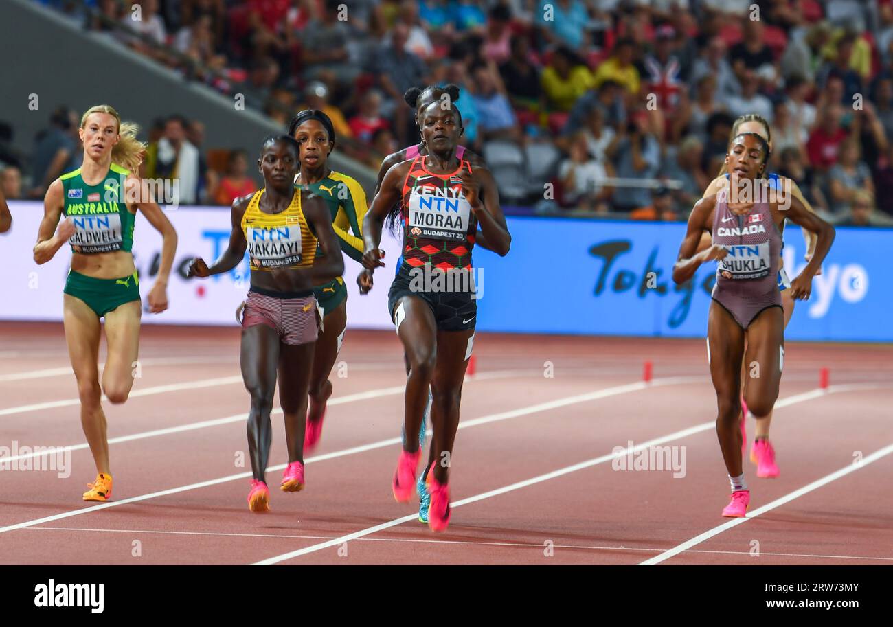 Mary Moraa del Kenya gareggia nella gara femminile di 800 m di calore 3 il settimo giorno ai Campionati mondiali di atletica leggera presso il National Athletics Centre di Budapes Foto Stock