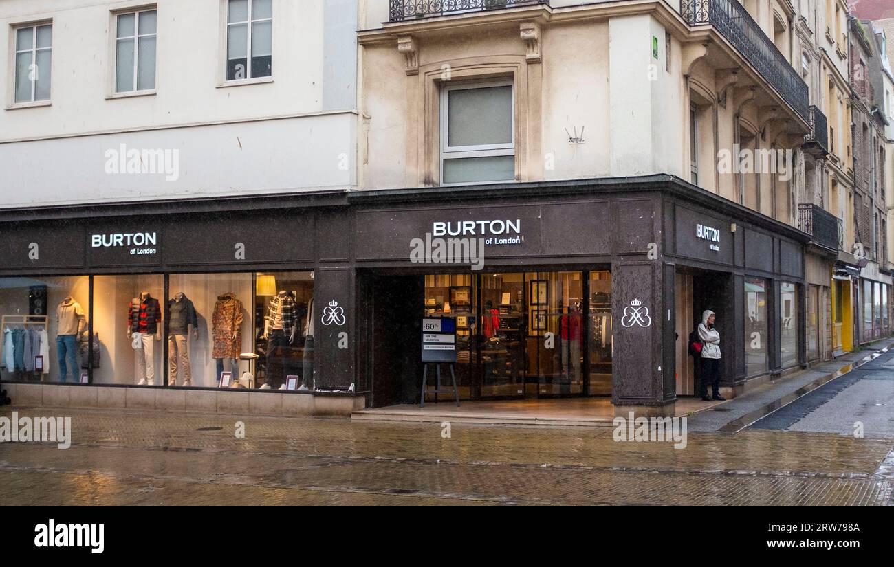 Il negozio Burton of London nella grande Rue Dieppe , Normandia Dieppe è un porto di pescatori sulla costa normanna della Francia settentrionale Foto Stock