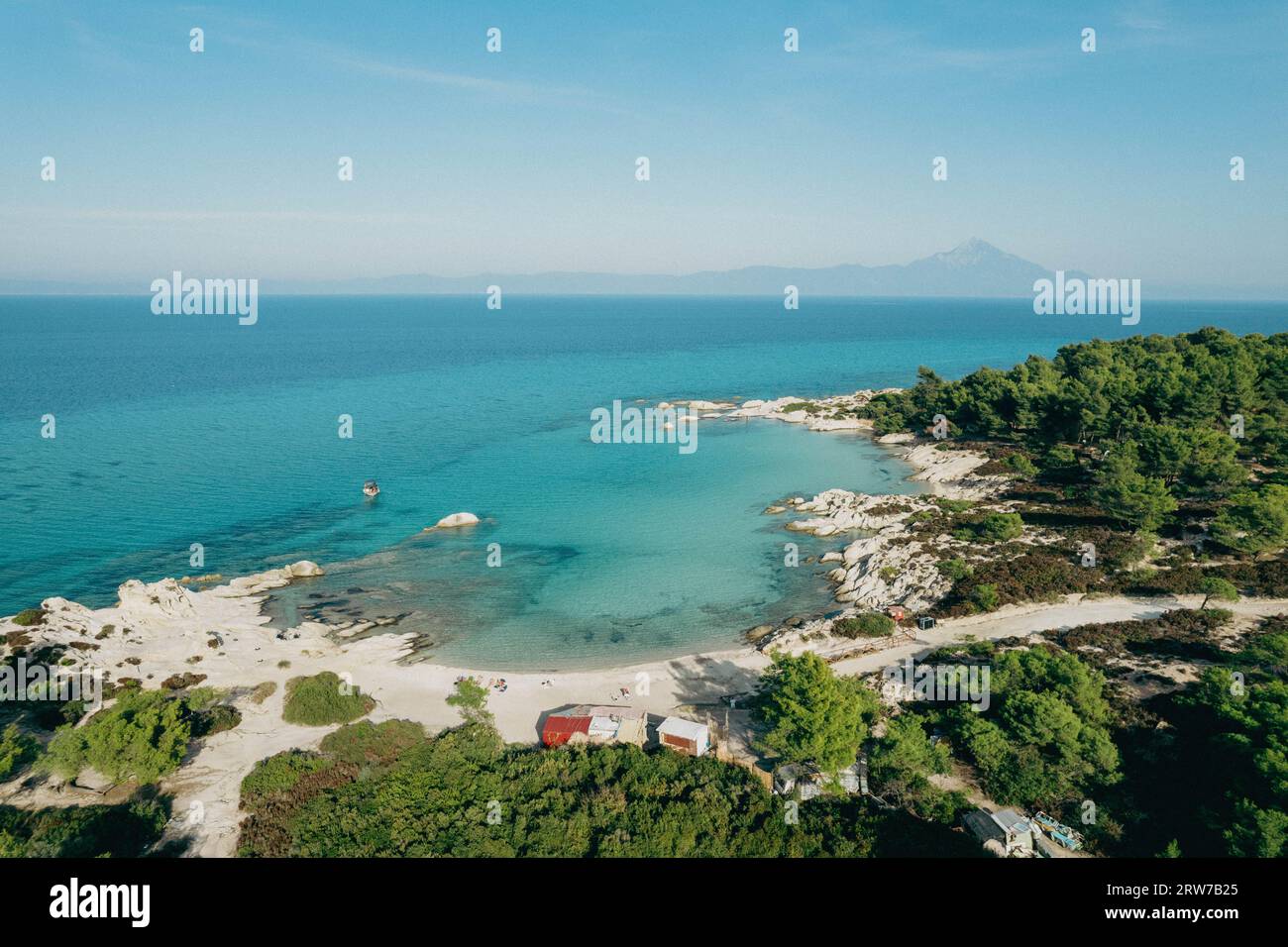 Foto con drone della costa greca, spiaggia, mare, a Sithonia, Calcidica, la Grecia, Foto Stock
