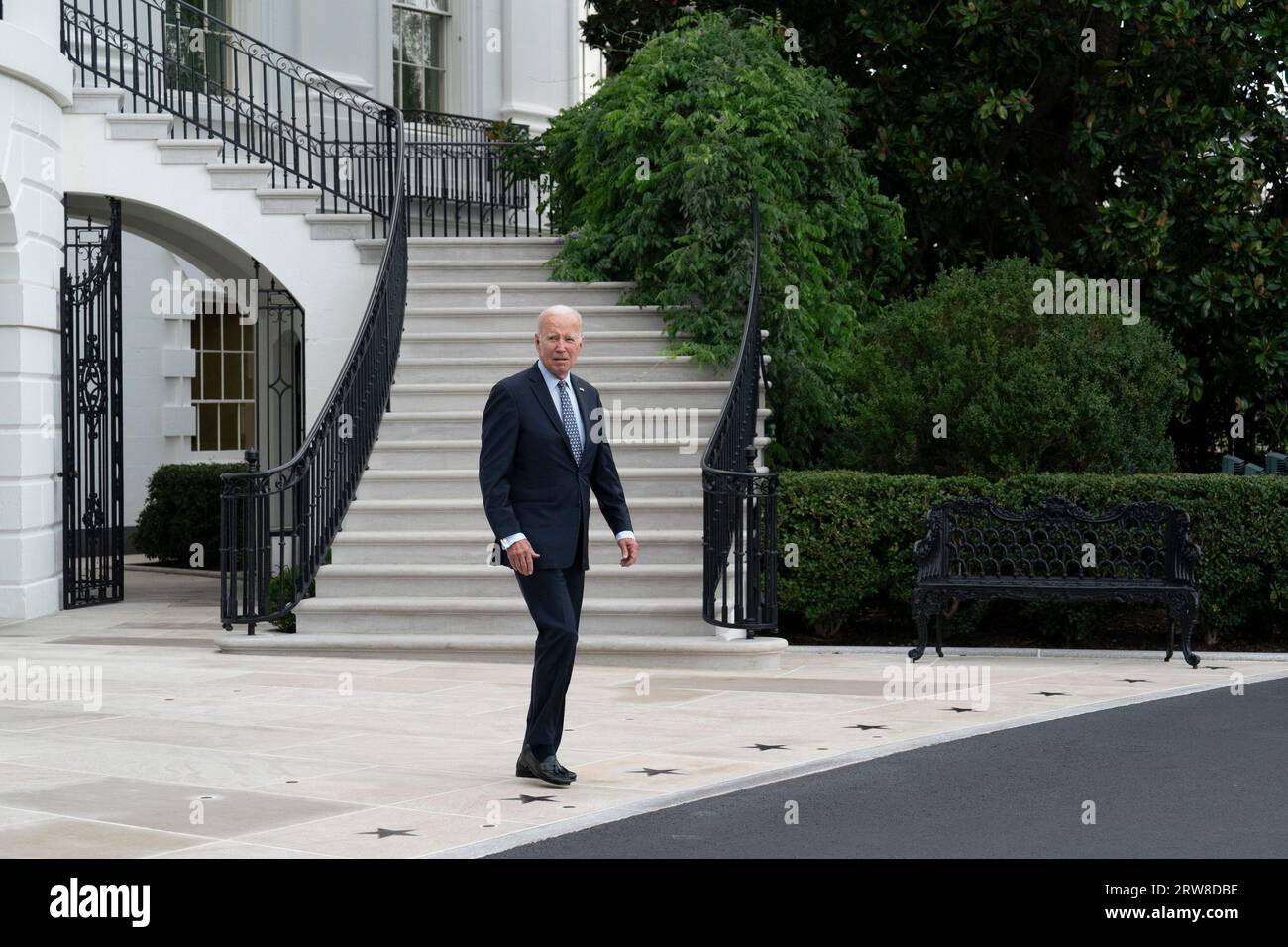 Washington, Stati Uniti. 17 settembre 2023. Il presidente degli Stati Uniti Joe Biden lascia la Casa Bianca a Washington, DC si dirige a New York per partecipare all'Assemblea generale delle Nazioni Unite domenica 17 settembre 2023. Foto di Chris Kleponis/UPI Credit: UPI/Alamy Live News Foto Stock