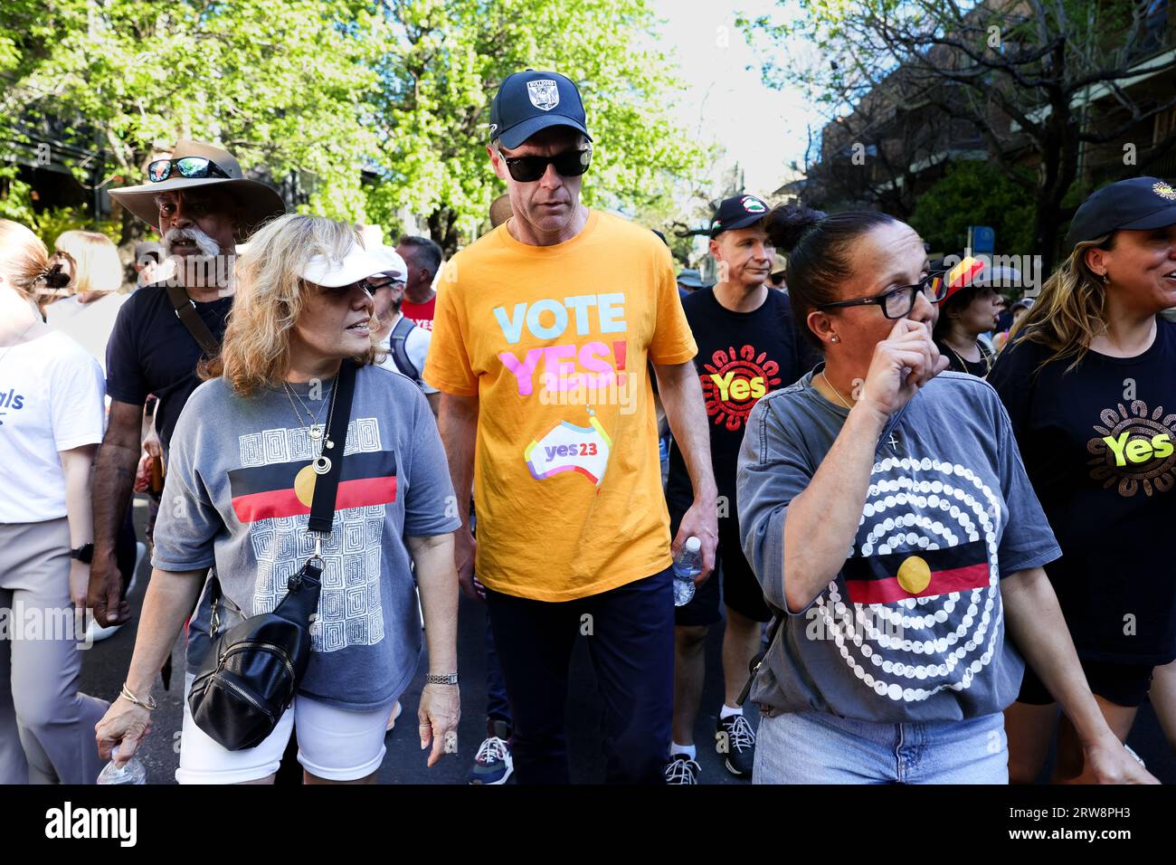 Sydney, AUSTRALIA, 17 settembre 2023. Cammina per sì. Il Premier del NSW Chris Minns a Redfern cammina con la folla a sostegno di una voce indigena al Parlamento mentre il referendum si avvicina. Crediti: Pete Dovgan/Speed Media/Alamy Live News Foto Stock