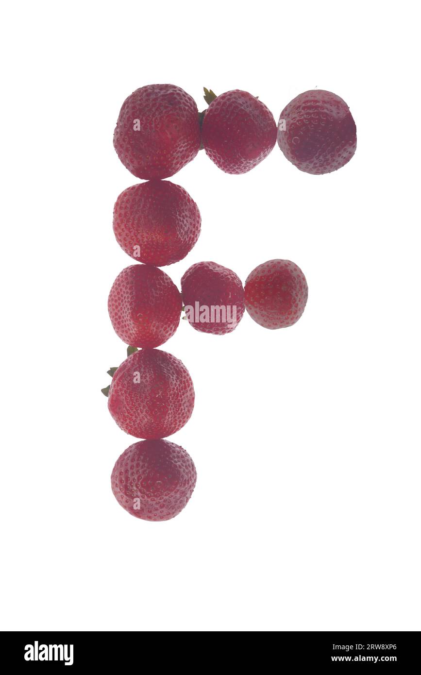 Lettera SE in forma di fragole, piena di consistenza, motivo e significato di trasporto., aggiungendo scorza e impatto.. Foto Stock