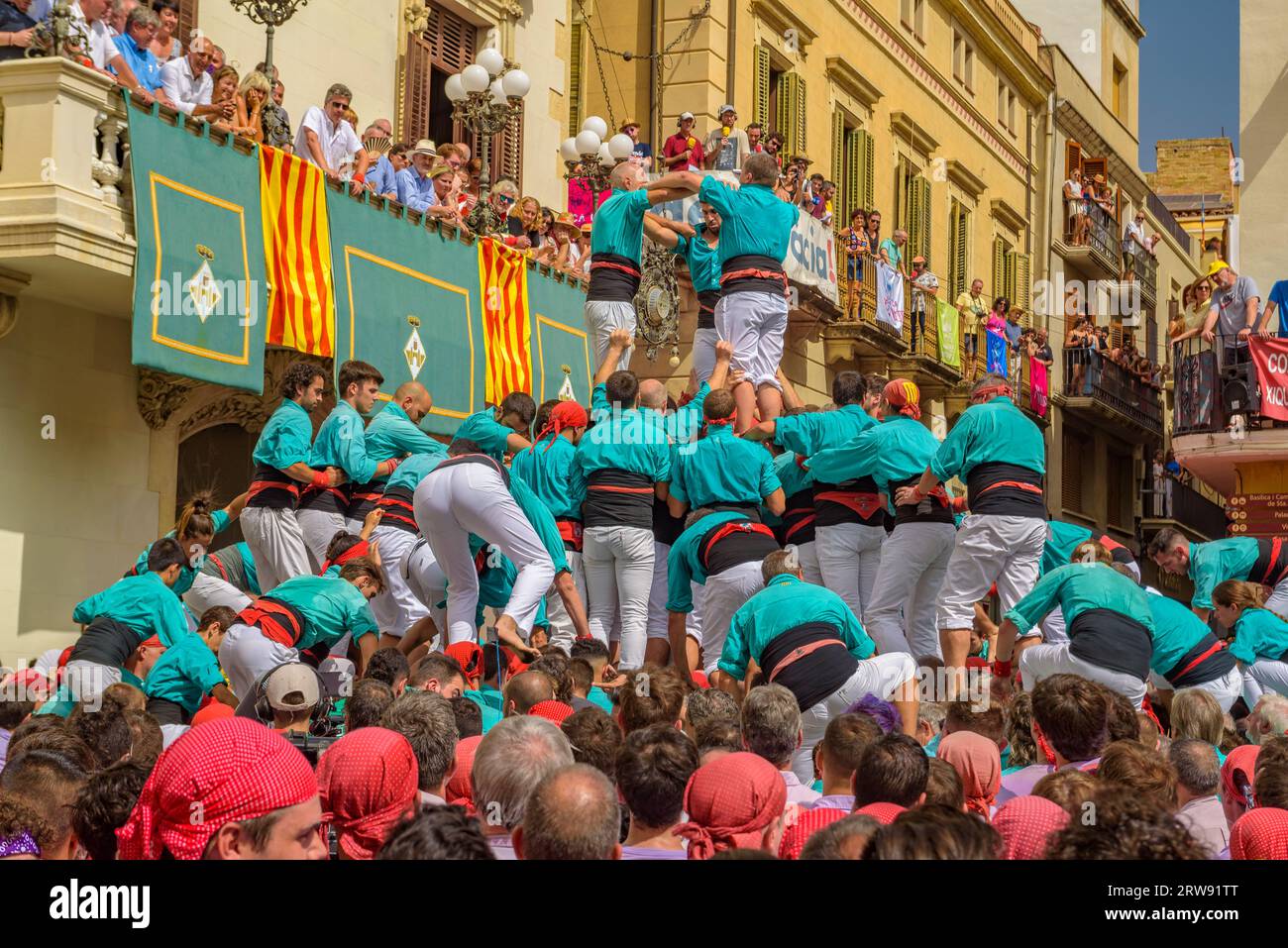 Castells (torri umane) nel giorno di Sant Fèlix del 2022. Il festival principale di Vilafranca del Penedès (Barcellona, Catalogna, Spagna) Foto Stock