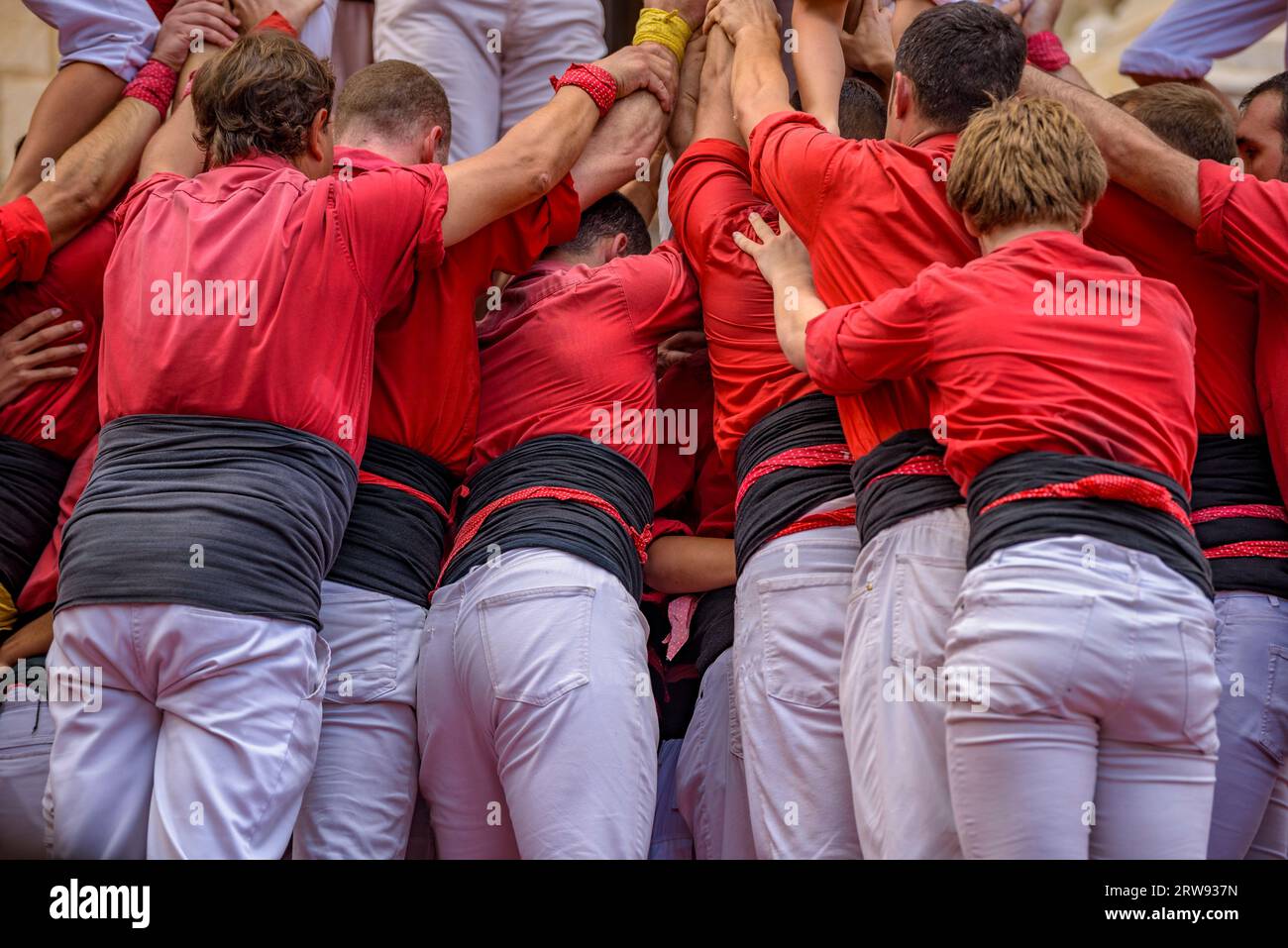 Castells (torri umane) nel giorno di Sant Fèlix del 2022. Il festival principale di Vilafranca del Penedès (Barcellona, Catalogna, Spagna) Foto Stock