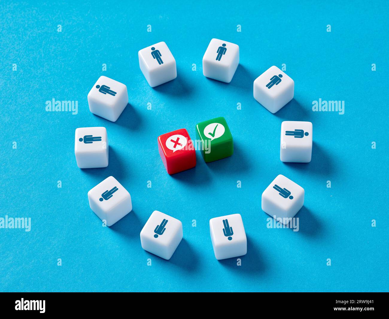 Pensieri o opinioni positivi o negativi. Discussione sui pro e contro. Dispute, conflitti e idee diverse. Foto Stock