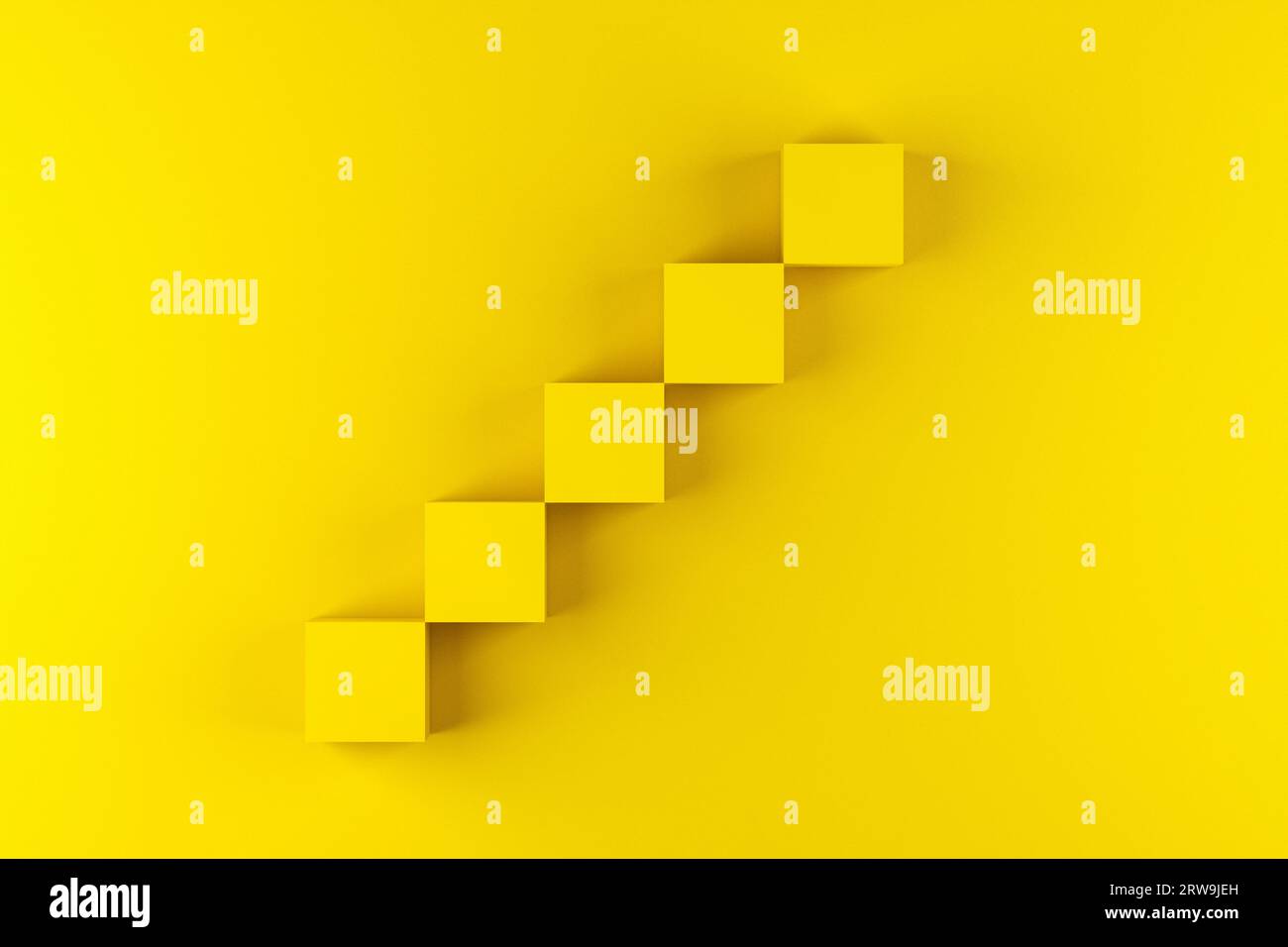 Blocchi cubi gialli vuoti disposti come scale a gradini per il successo su sfondo giallo. Foto Stock