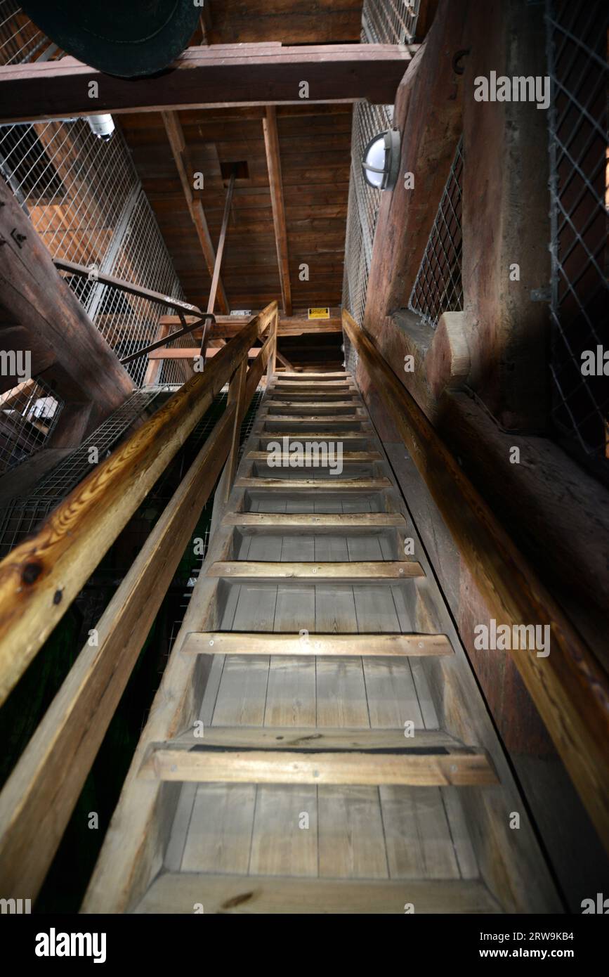 Salendo le scale interne della Chiesa del nostro Salvatore a Copenaghen, Danimarca. Foto Stock