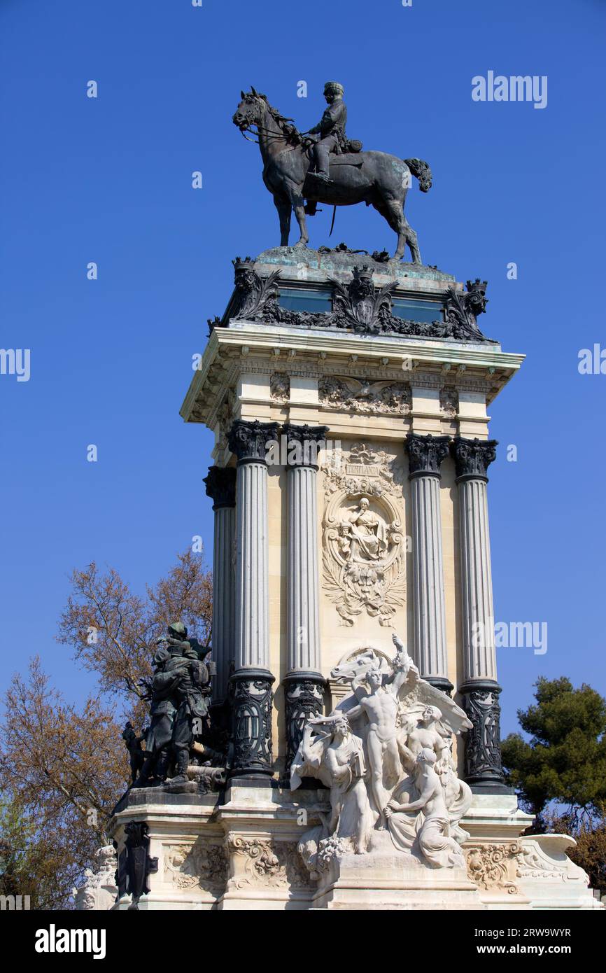 Monumento al re Alfonso XII nel Parco del Retiro di Madrid, Spagna Foto Stock