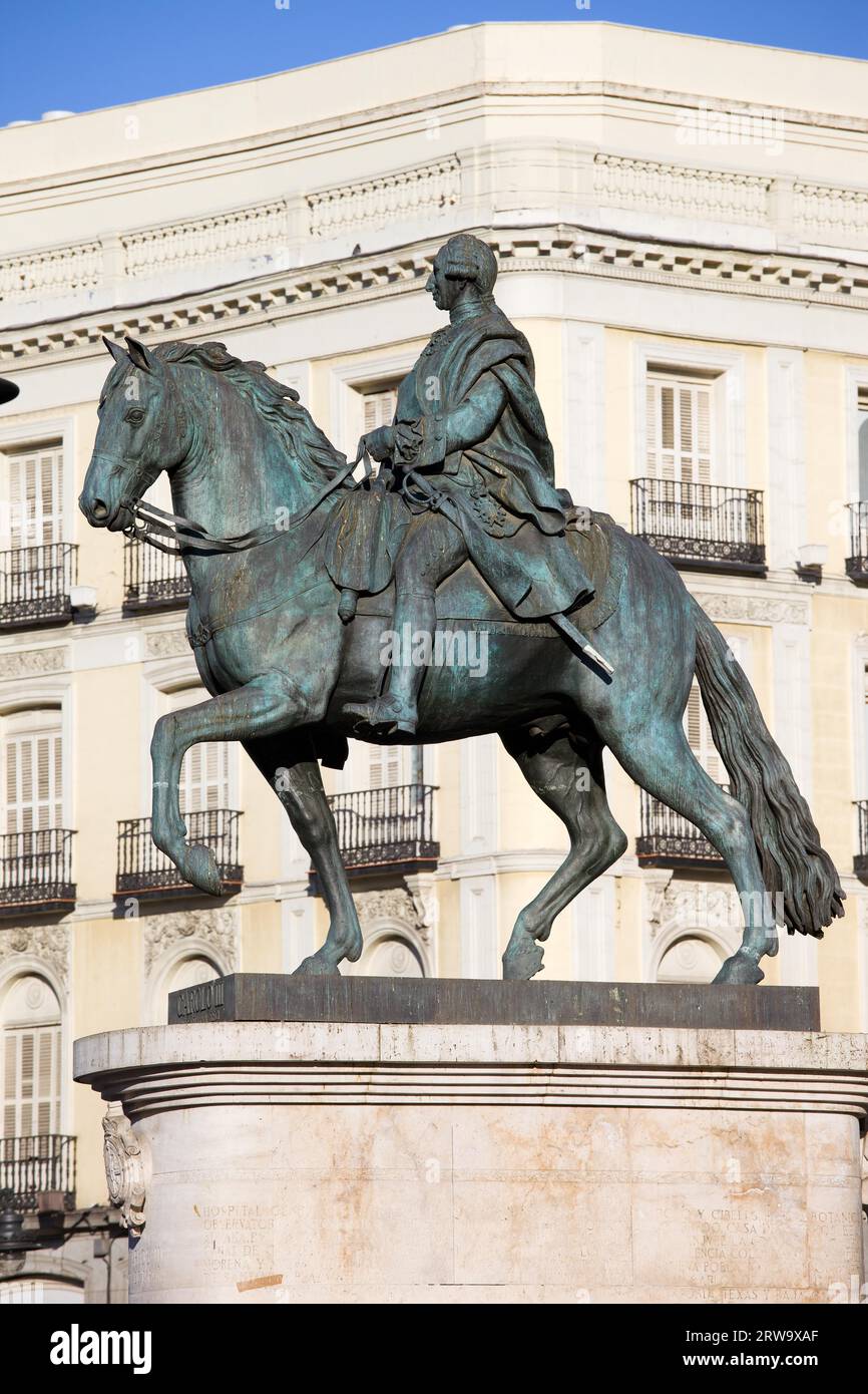 Statua equestre di re Carlo III, monumento a Puerta del Sol a Madrid, Spagna Foto Stock