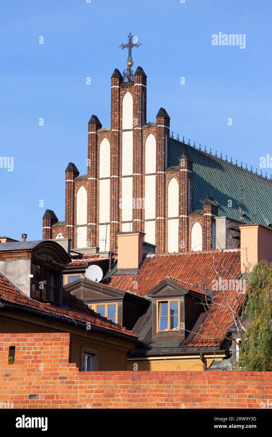 Città vecchia di Varsavia in Polonia, l'arcicattedrale in stile gotico di San Giovanni sullo sfondo Foto Stock