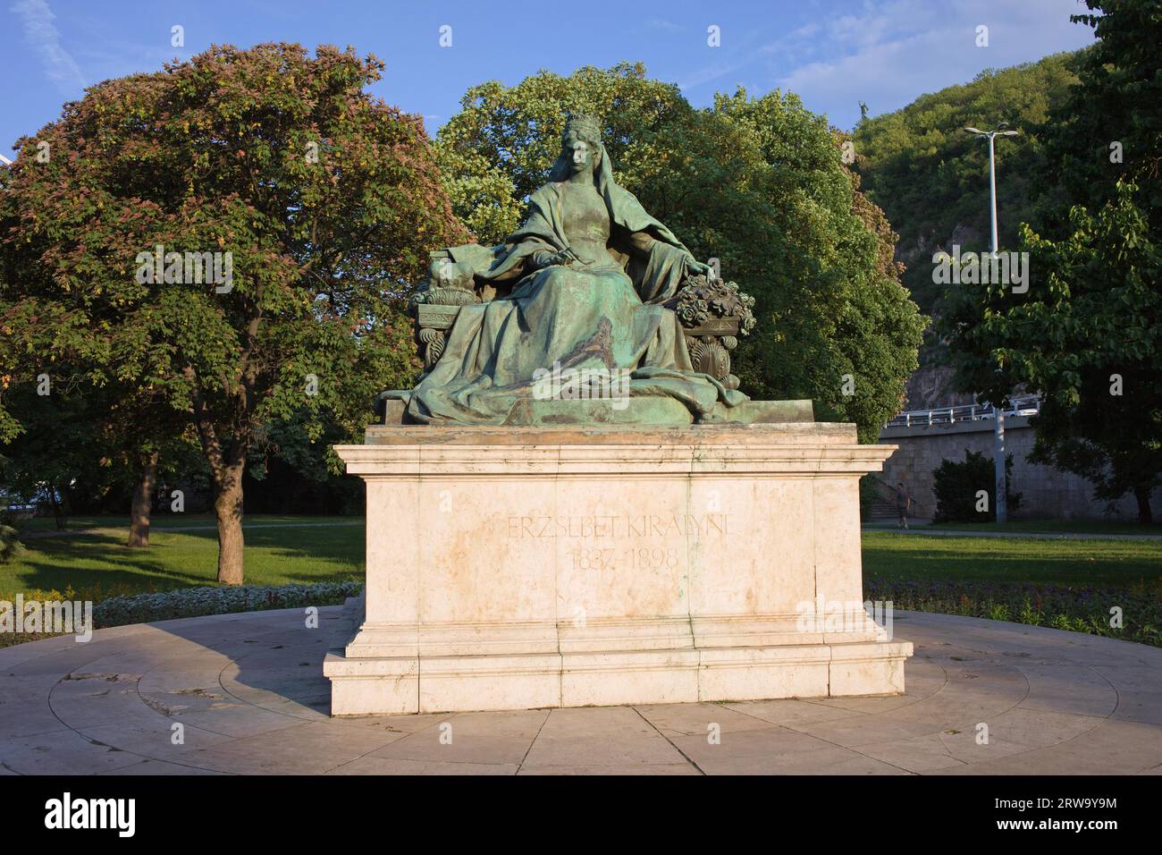 Statua in bronzo della regina Elisabetta del 1932 di Gyorgy Zala e Rezso Hikisch a Budapest, Ungheria Foto Stock