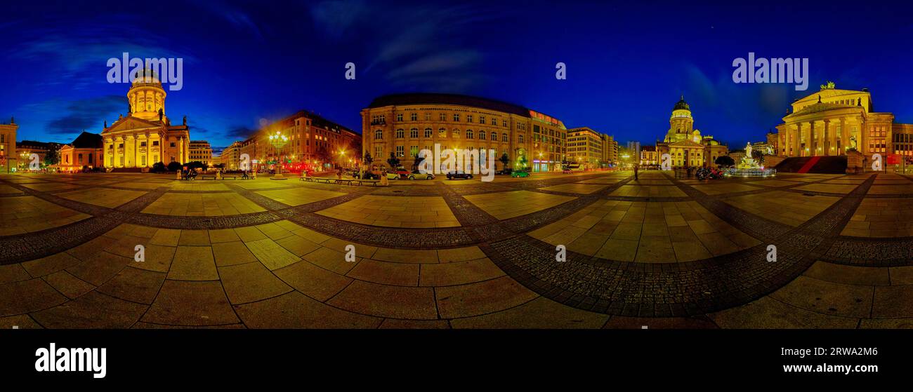 Un panorama a 360 gradi del Gendarmenmarkt di Berlino. Sulla sinistra la cattedrale tedesca, al centro dell'Accademia delle scienze di Berlino Foto Stock