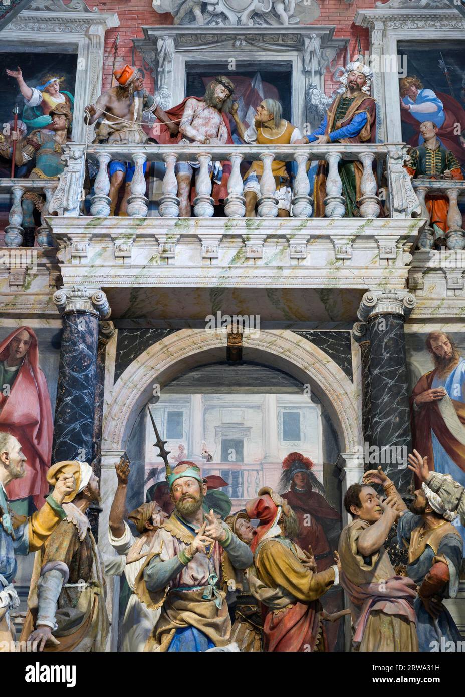 Particolare della cappella raffigurante la scena in cui Pilato conduce Cristo, con le ferite del flagello e l'incoronazione con spine e legato da Foto Stock
