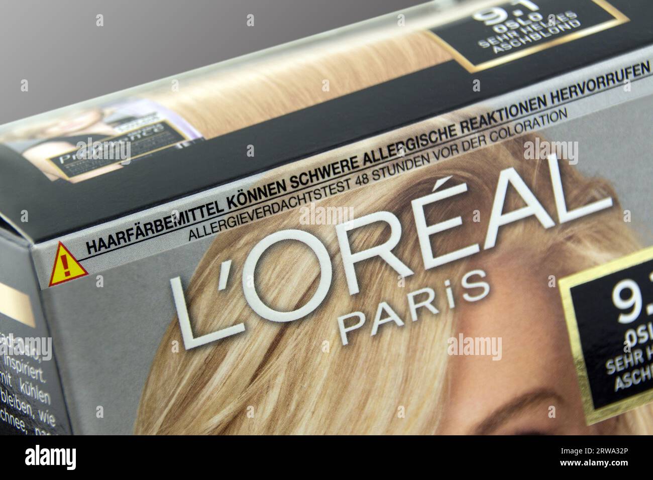 Colore dei capelli da Loreal Paris e dall'etichetta tedesca Foto Stock