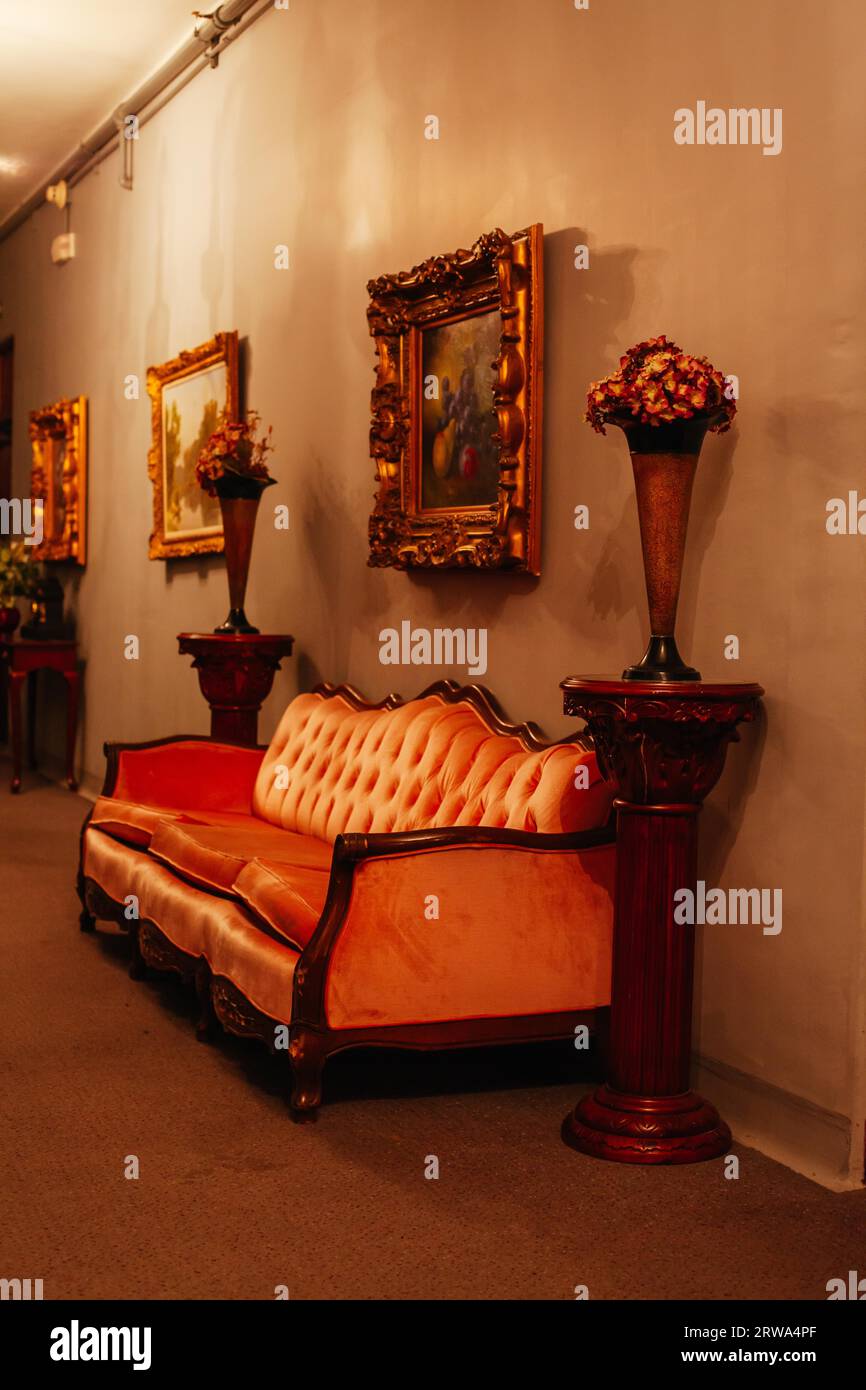 Jerome, USA, 3 febbraio 2013: L'interno del Jerome Grand Hotel, un antico hotel infestato da fantasmi in questa grande città mineraria dell'oro in Arizona, Stati Uniti Foto Stock