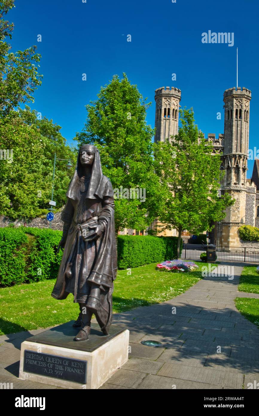 Statua della Regina Bertha del Kent, Canterbury, Inghilterra. Foto Stock