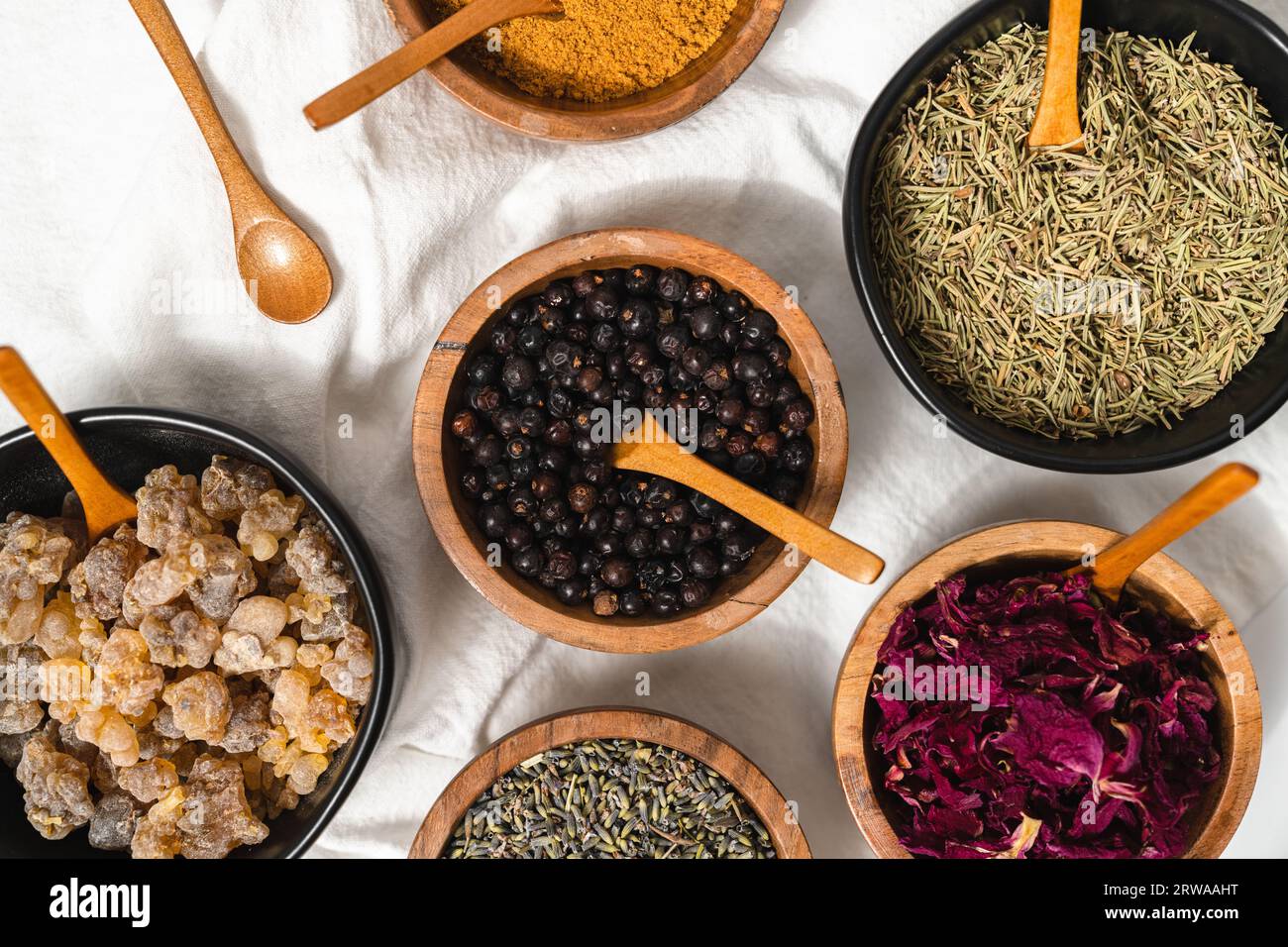 Un assortimento di tutti gli ingredienti naturali per la cura della pelle a base vegetale Foto Stock