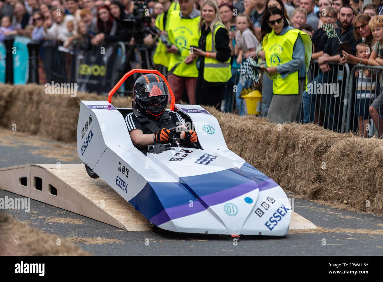 Colchester Soapbox Rally. Sapbox derby Gravity Racing nella High Street di Colchester, Essex, Regno Unito. Partecipante 01 BBC Essex Foto Stock