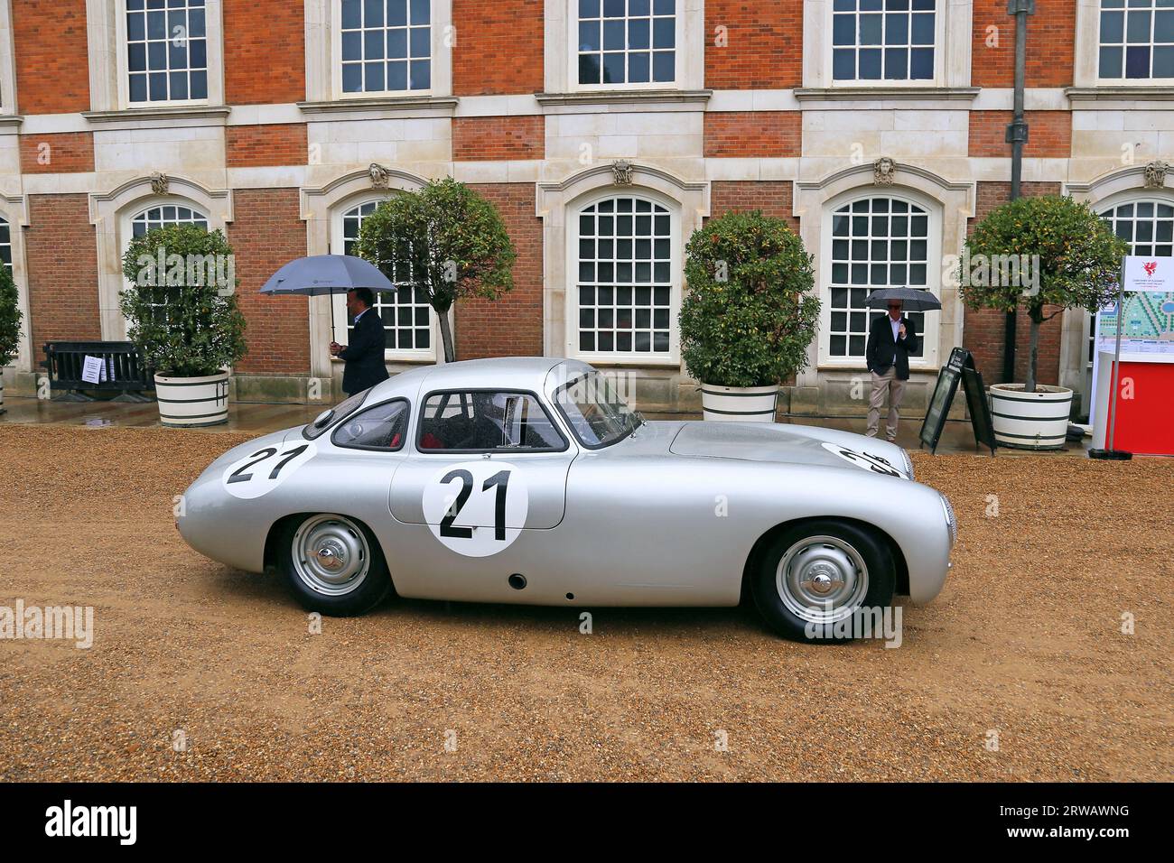 Mercedes-Benz 300SL W194 (1952) (vincitore le Mans 1952), Concours of Elegance 2023, Hampton Court Palace, Londra, Regno Unito, Europa Foto Stock