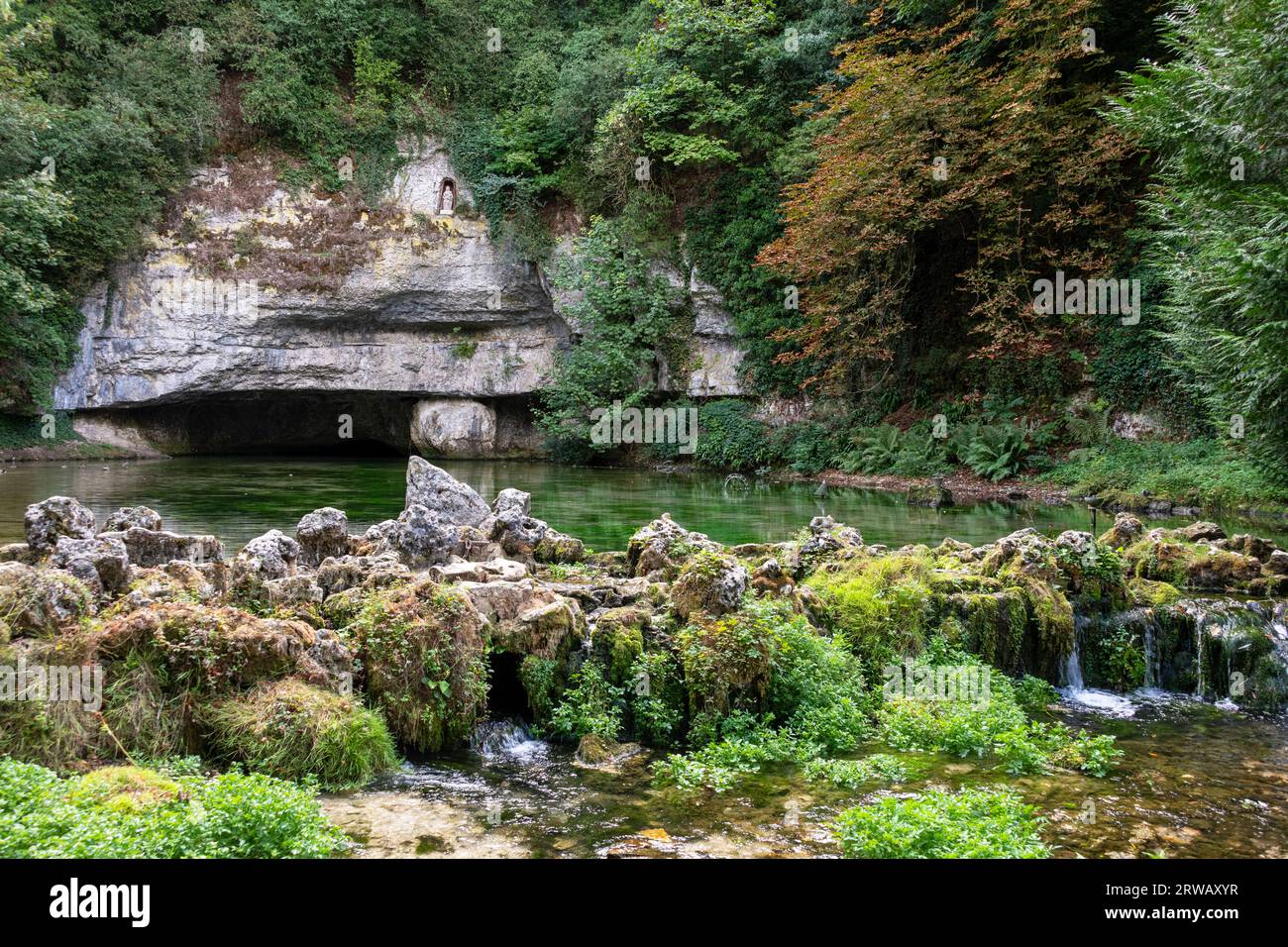 La sorgente del fiume Douix a Chatillon Sur Seine, Francia. Foto Stock