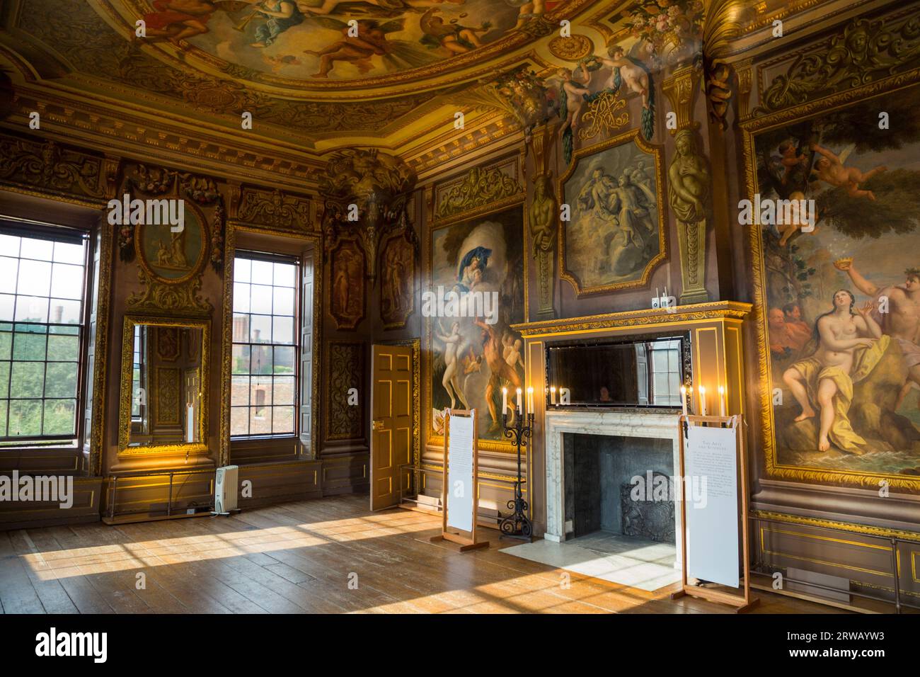 Interno della sala dipinta presso la Little Banqueting House, Hampton Court Palace, progettato dall'architetto William Talman per Guglielmo III, alias Re Guglielmo d'Orange. (135) Foto Stock