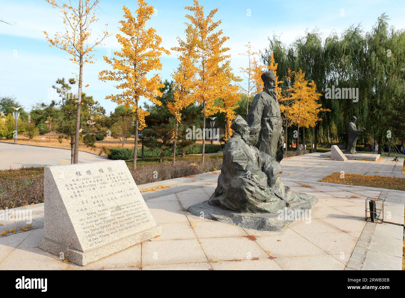 CONTEA DI LUANNAN, provincia di Hebei, Cina - 1° novembre 2020: Antiche sculture cinesi nei parchi Foto Stock