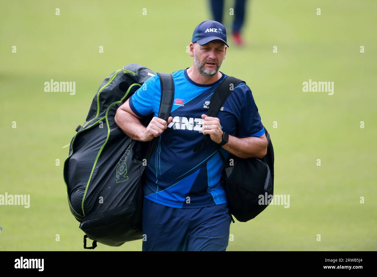 La nuova Zelanda partecipa alle sessioni di allenamento allo Sher-e-Bangla National Cricket Stadium di Mirpur, Dacca, Bangladesh, 18 settembre 2023. Foto Stock