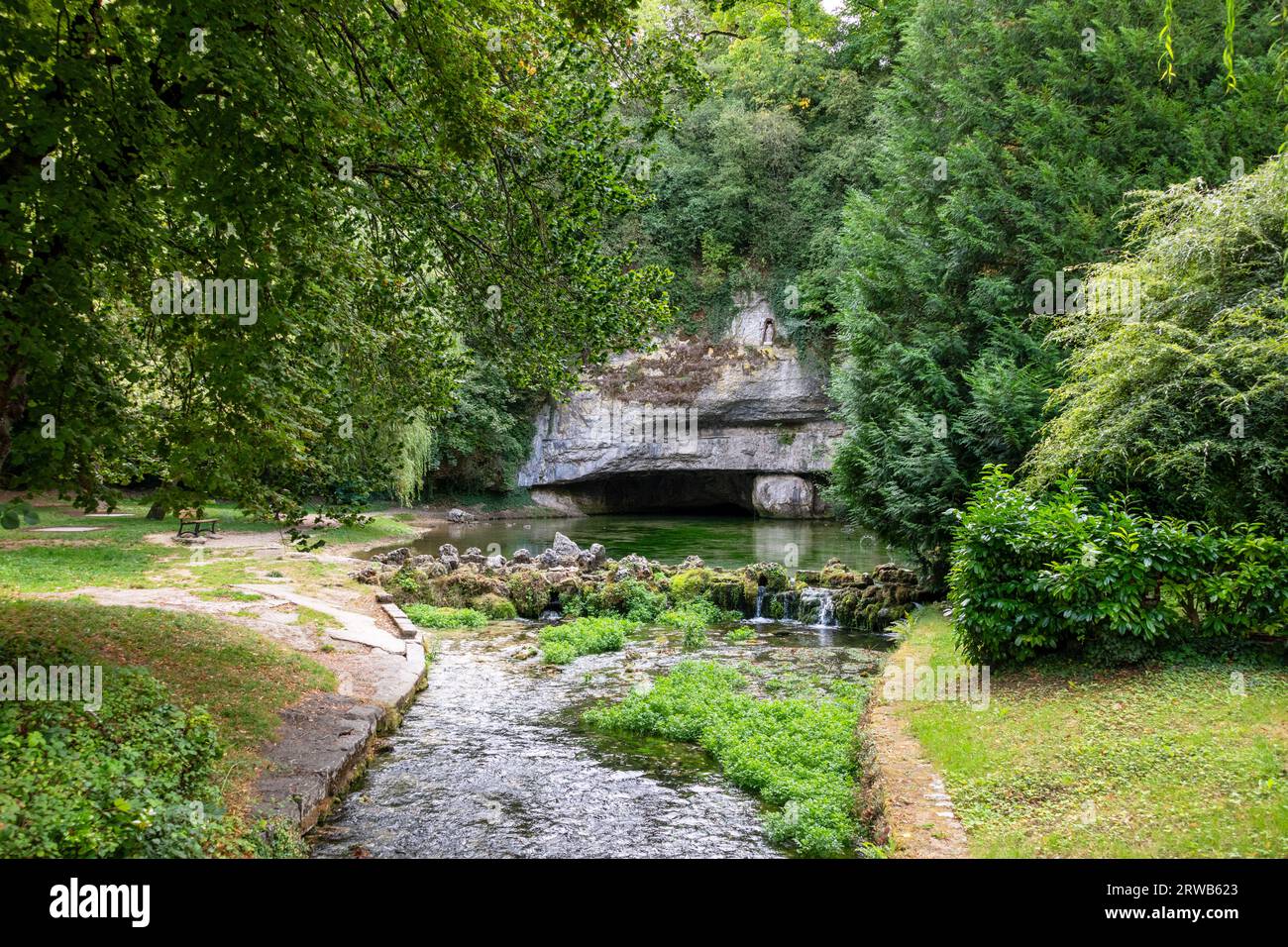 La sorgente del fiume Douix a Chatillon Sur Seine, Francia. Foto Stock