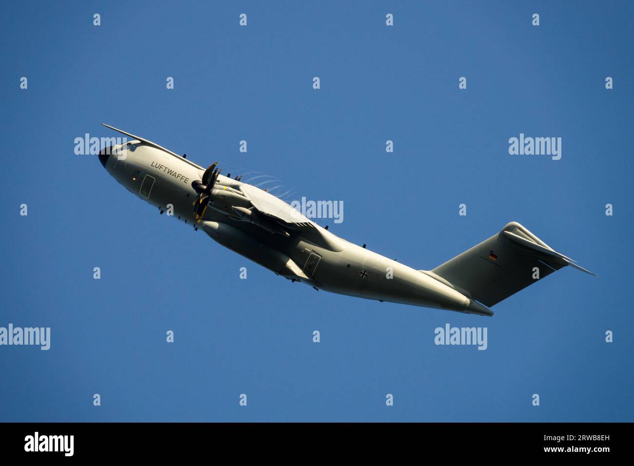 Airbus A400M Atlas decolla dal trasporto militare, Luftwaffe, Aeronautica militare tedesca Foto Stock