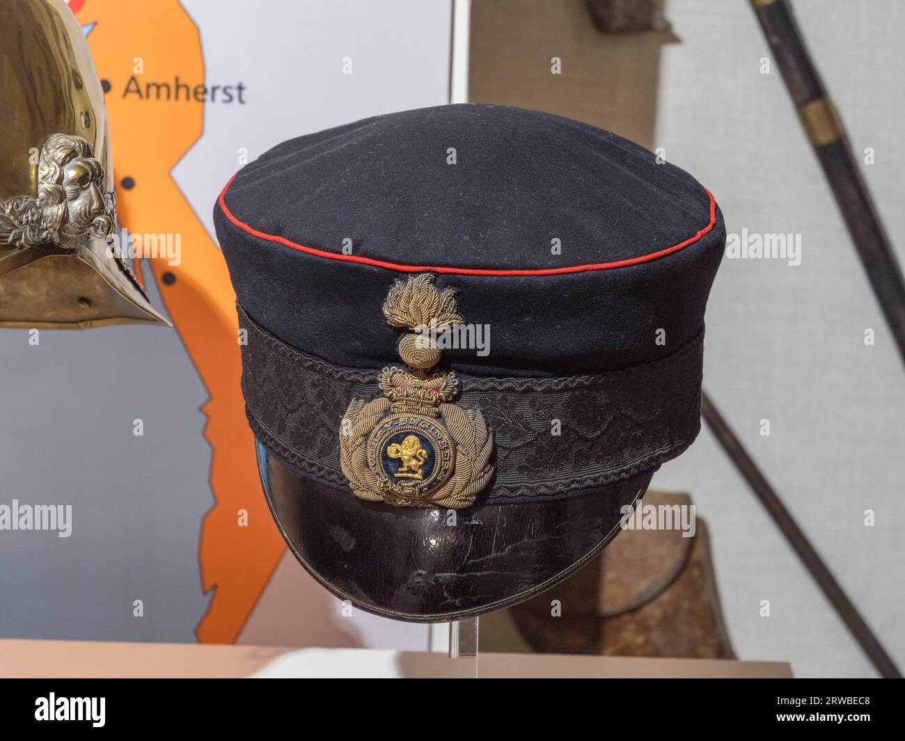 Bombay Engineers Forage Cap c1845 in mostra al Royal Engineers Museum di Gillingham, Kent, Regno Unito. Foto Stock