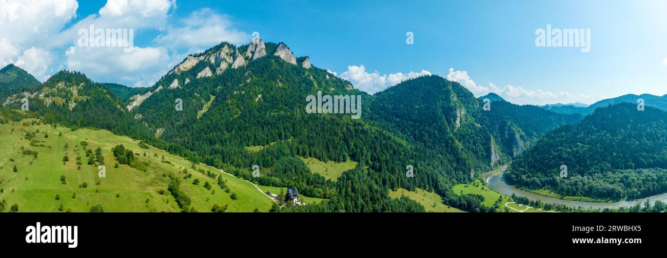 Polonia. Pieniny Mountains con la vetta più alta Trzy Korony (là Crows) e l'inizio della gola del fiume Dunajec e della Slovacchia sulla destra. W Foto Stock