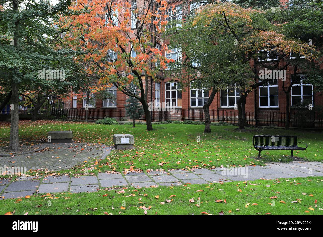 Autunno a Sackville Gardens, Canal Street, Manchester City, Inghilterra, Regno Unito Foto Stock