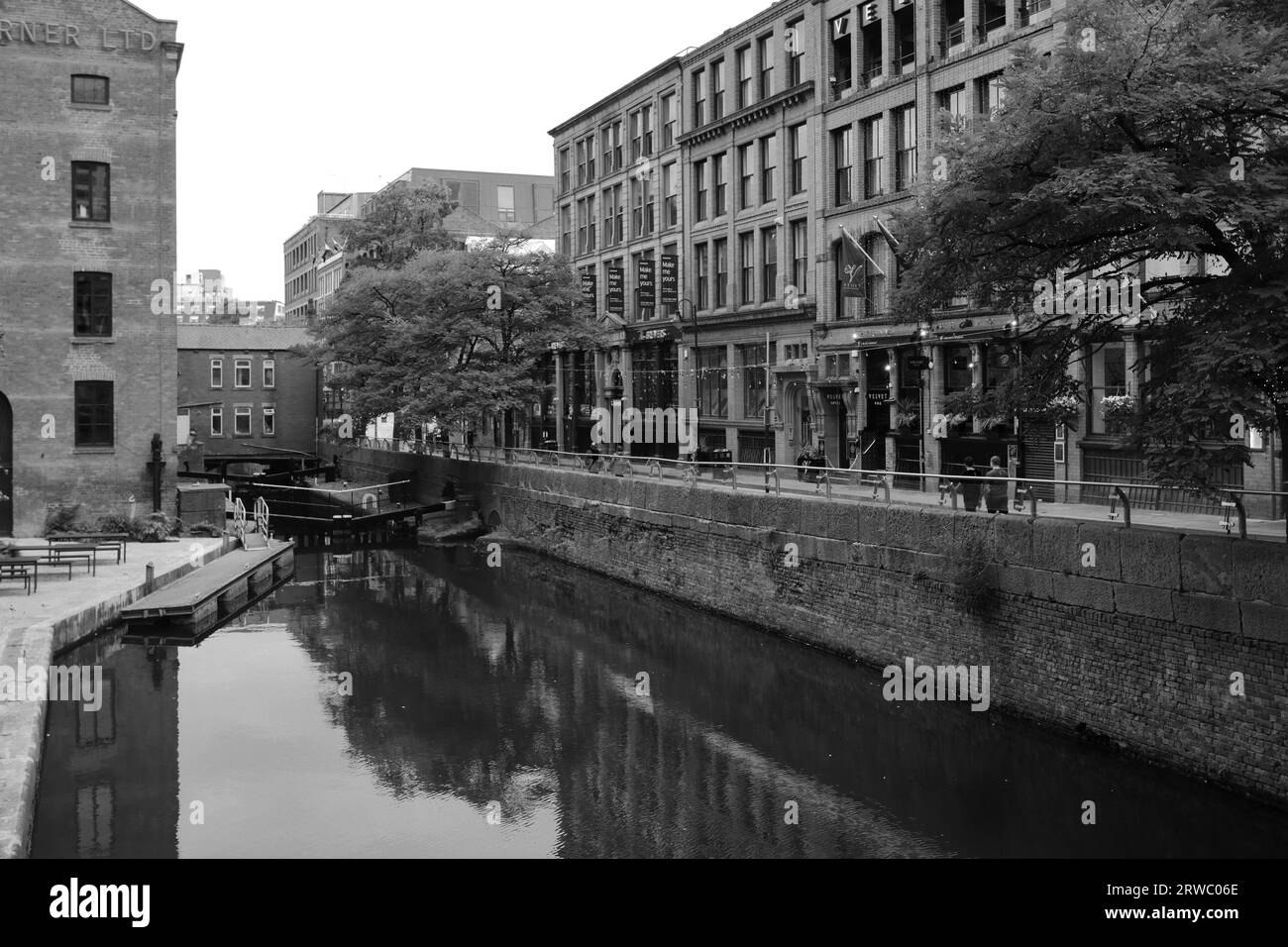 Vista lungo Canal Street, il villaggio gay di Manchester, Manchester City, Inghilterra, Regno Unito Foto Stock