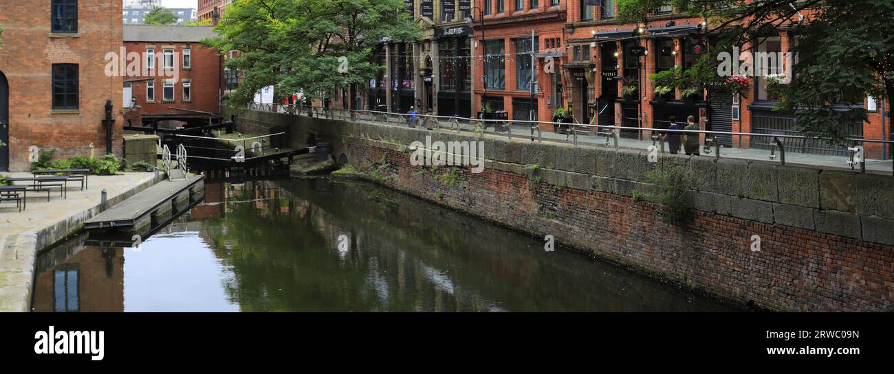 Vista lungo Canal Street, il villaggio gay di Manchester, Manchester City, Inghilterra, Regno Unito Foto Stock