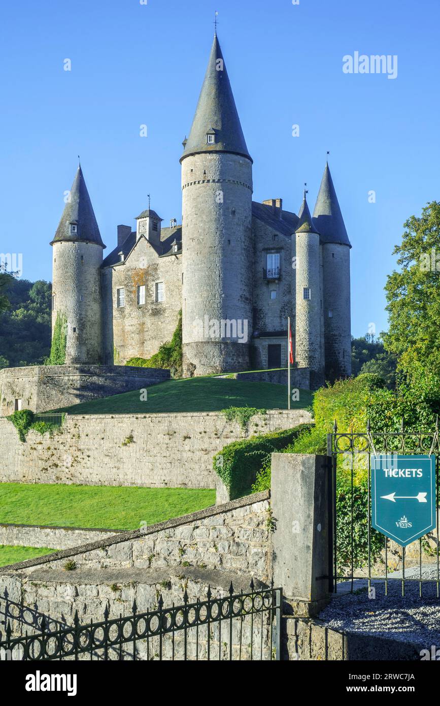 Château de Vêves del XV secolo, castello medievale rinascimentale a Celles, Houyet nella provincia di Namur, Ardenne belghe, Vallonia, Belgio Foto Stock