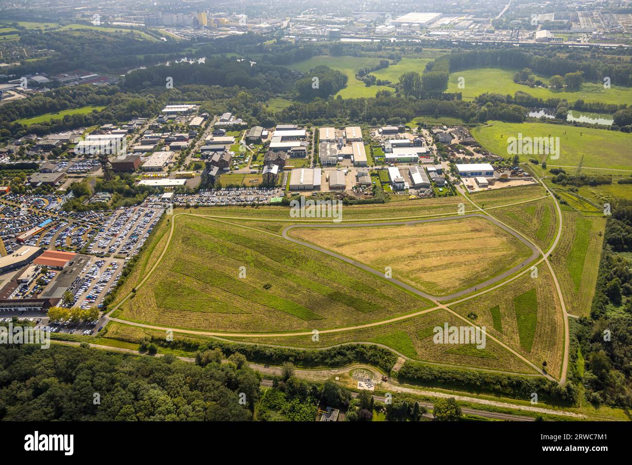 Vista aerea, pista di allenamento per il parco ciclistico, parco industriale an den Fördertürmen, ex miniera Radbod 1+2, Bockum-Hövel, Hamm, Ruhr Foto Stock