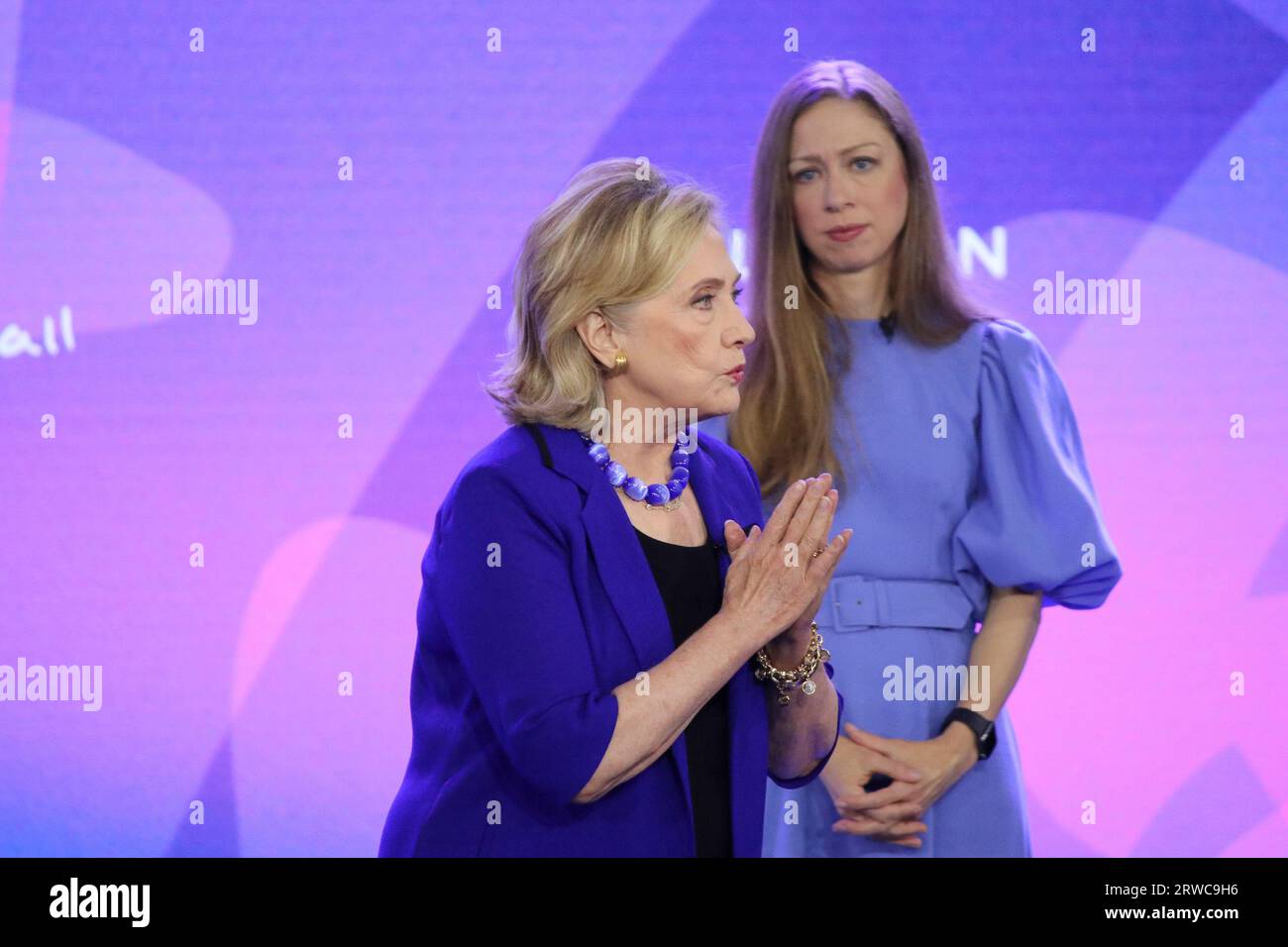 New York, NY, USA. 18 settembre 2023. Hillary Rodham Clinton e Chelsea Clinton alla Clinton Global Initiative del 2023 a New York il 18 settembre 2023. Crediti: Katie Godowski/Media Punch/Alamy Live News Foto Stock