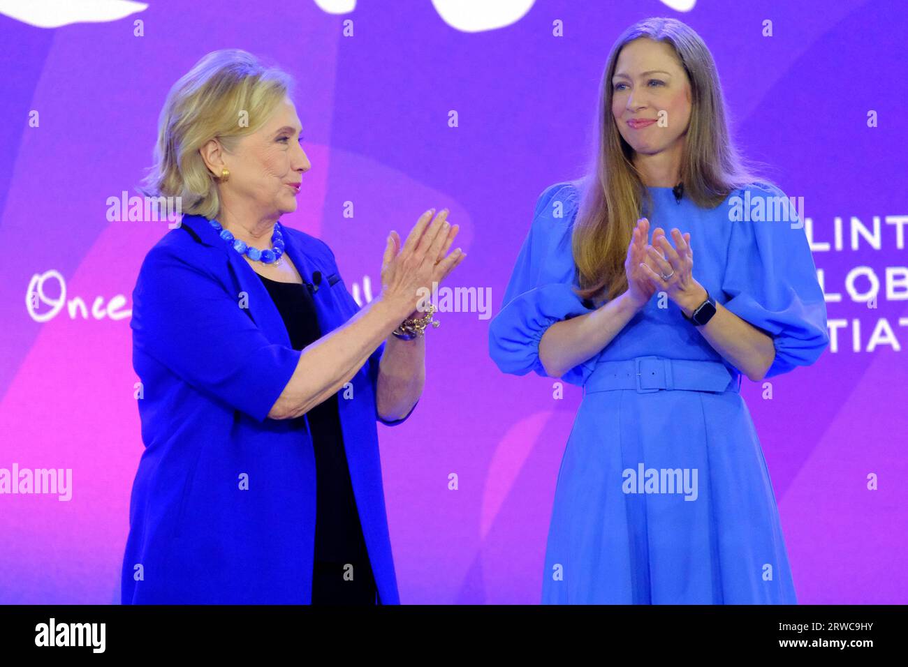 New York, NY, USA. 18 settembre 2023. Hillary Rodham Clinton e Chelsea Clinton alla Clinton Global Initiative del 2023 a New York il 18 settembre 2023. Crediti: Katie Godowski/Media Punch/Alamy Live News Foto Stock