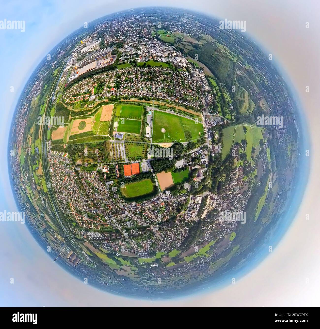 Vista aerea, Lippepark Hamm - Schacht Franz, Glück-Auf-Stadion, quartiere con vista sulla città di Herringen, globo, fisheye shot, scatto a 360 gradi, Tiny World, città d Foto Stock