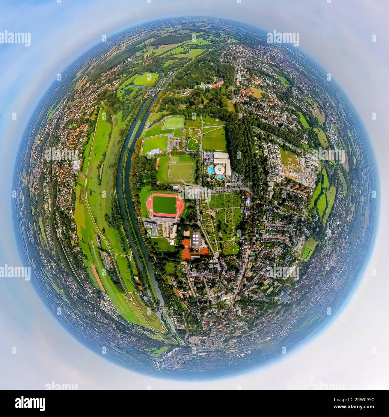 Vista aerea, centro sportivo a est con Jahnstadion e Maximare Erlebnistherme, canale di Datteln-Hamm e fiume Lippe, globo, fisheye shot, scatto a 360 gradi Foto Stock