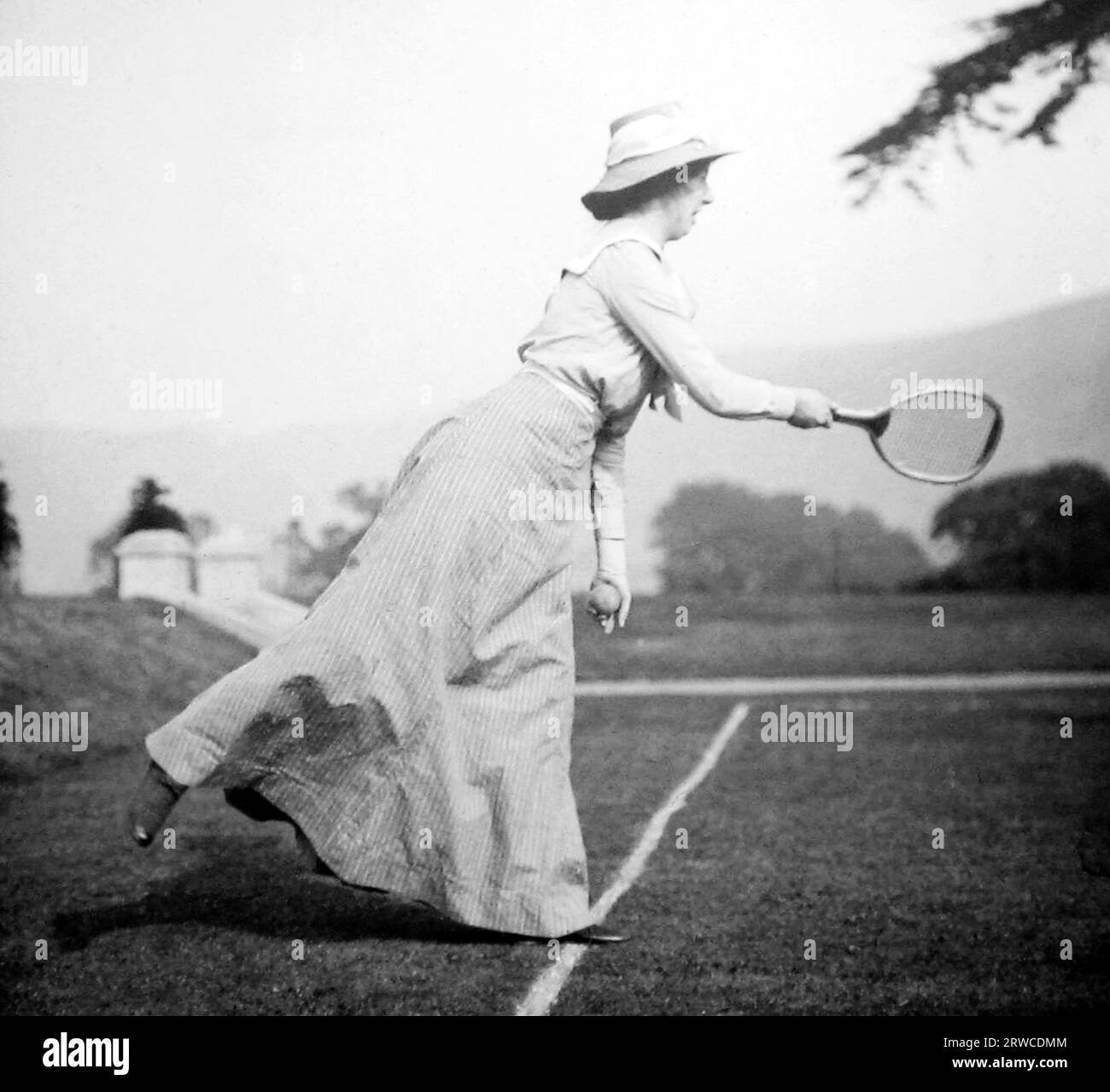 Partita di tennis femminile, periodo vittoriano Foto Stock