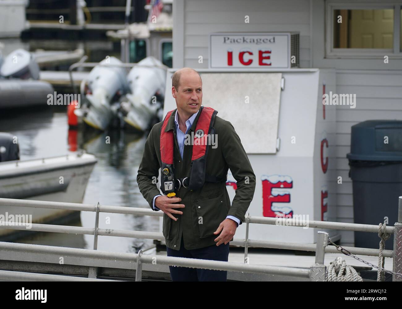 Il Principe di Galles durante la sua visita al progetto Billion Oyster presso la Liberty Landing Marina durante una visita di due giorni a New York negli Stati Uniti. Billion Oyster Project è un'organizzazione no-profit che ha la missione di ripristinare le barriere coralline di ostriche nel porto di New York attraverso iniziative di educazione pubblica. Data immagine: Lunedì 18 settembre 2023. Foto Stock